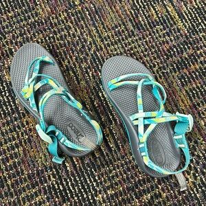 Girls Chacos Size 4